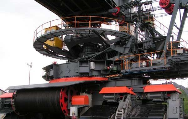 MODERNIZATION AND MAJOR OVERHAUL OF KU300.15 LARGE-SCALE EXCAVATOR - NOEN, a.s.