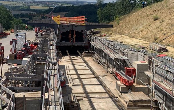 Ocelová konstrukce k mostu Pirna v Německu